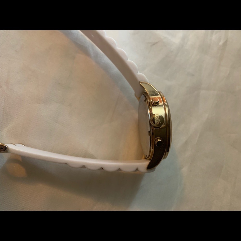 COPY - Michael Kors Watch - Picture 5 of 8
